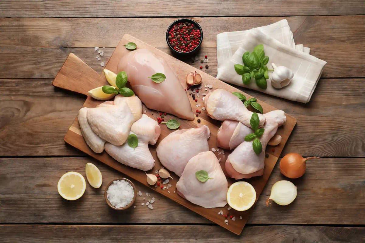 Свіжа курятина та копчена риба від виробника Khabal Meat